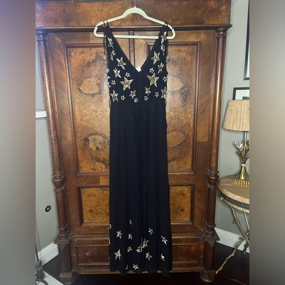NWT Vero Alfie- Elegant Black Star Embellished Dress. Size M - Picture 2 of 9